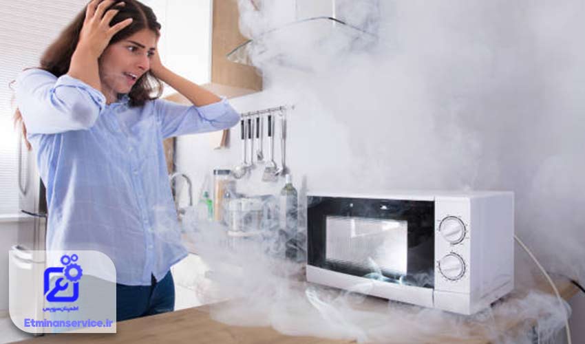 3. دود کردن مایکروفر