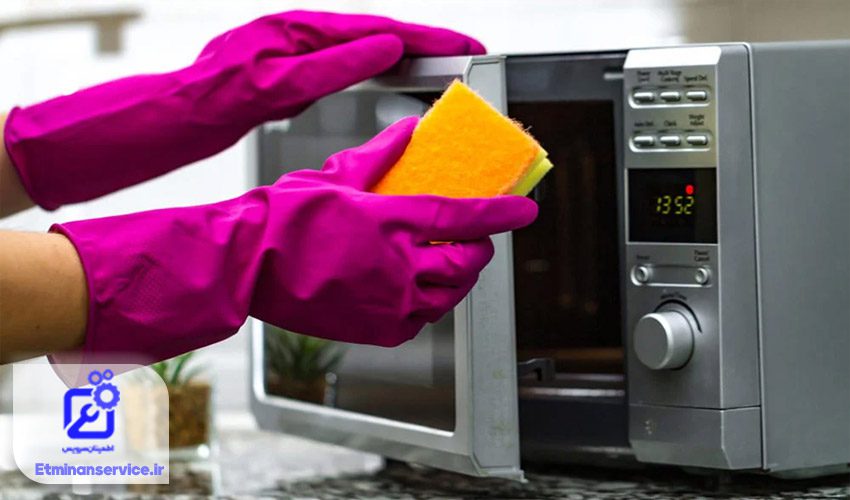 تمیز کردن منظم ماکروفر