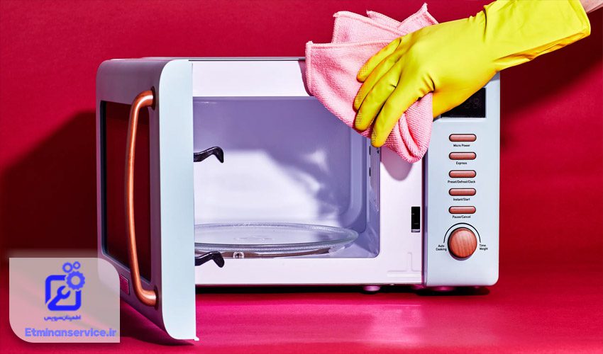 تمیز کردن منظم ماکروفر