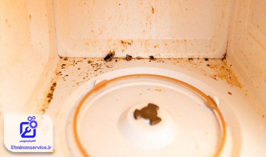 دود کردن یا بوی نامطبوع ماکروفر به دلیل تجمع چربی یا کثیفی در کابین داخلی