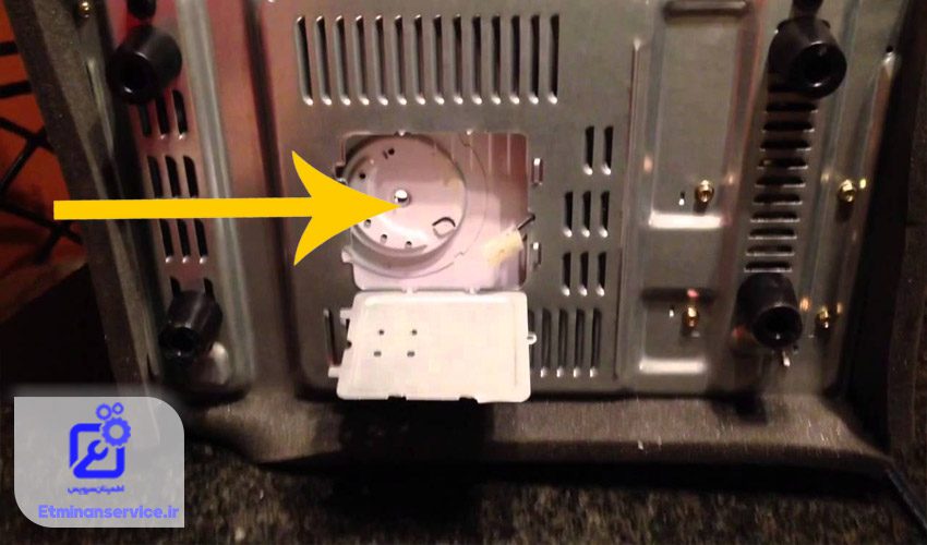 سینی ماکروفر به دلیل خرابی موتور گردان روشن نمیشود 