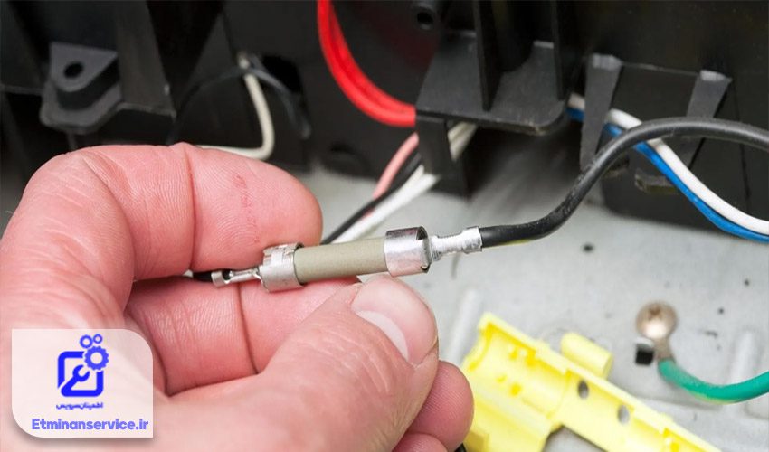 قطع شدن برق ماکروفر قبل از اتمام زمان پخت به دلیل نقص در فیوز