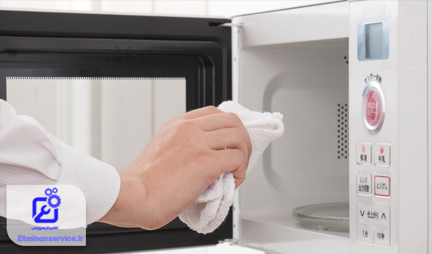 تمیز کردن منظم ماکروفر