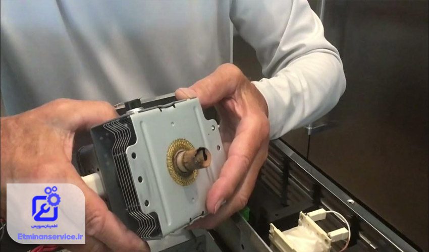 پخت آهسته غذا در مایکروویو فریجیدر به دلیل خرابی مگنترون