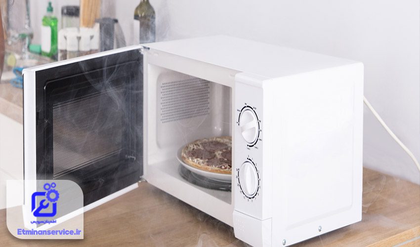 خارج شدن دود از ماکروفر توشیبا به دلیل سوختن چربی در محفظه داخلی