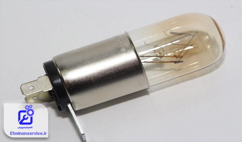 چراغ مایکروفر توشیبا به دلیل سوختن لامپ داخلی خاموش است