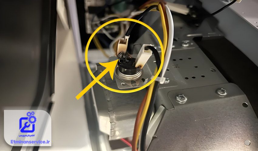 چرا ماکروفر جرقه میزند؟