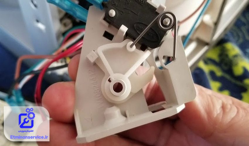 بسته نشدن درب ماکروفر به دلیل خرابی سوئیچ های درب