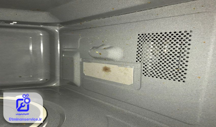 جرقه زدن داخل ماکروفر به دلیل آسیب به ورق میکا